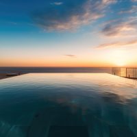 piscina-a-sfioro-infinity-tramonto